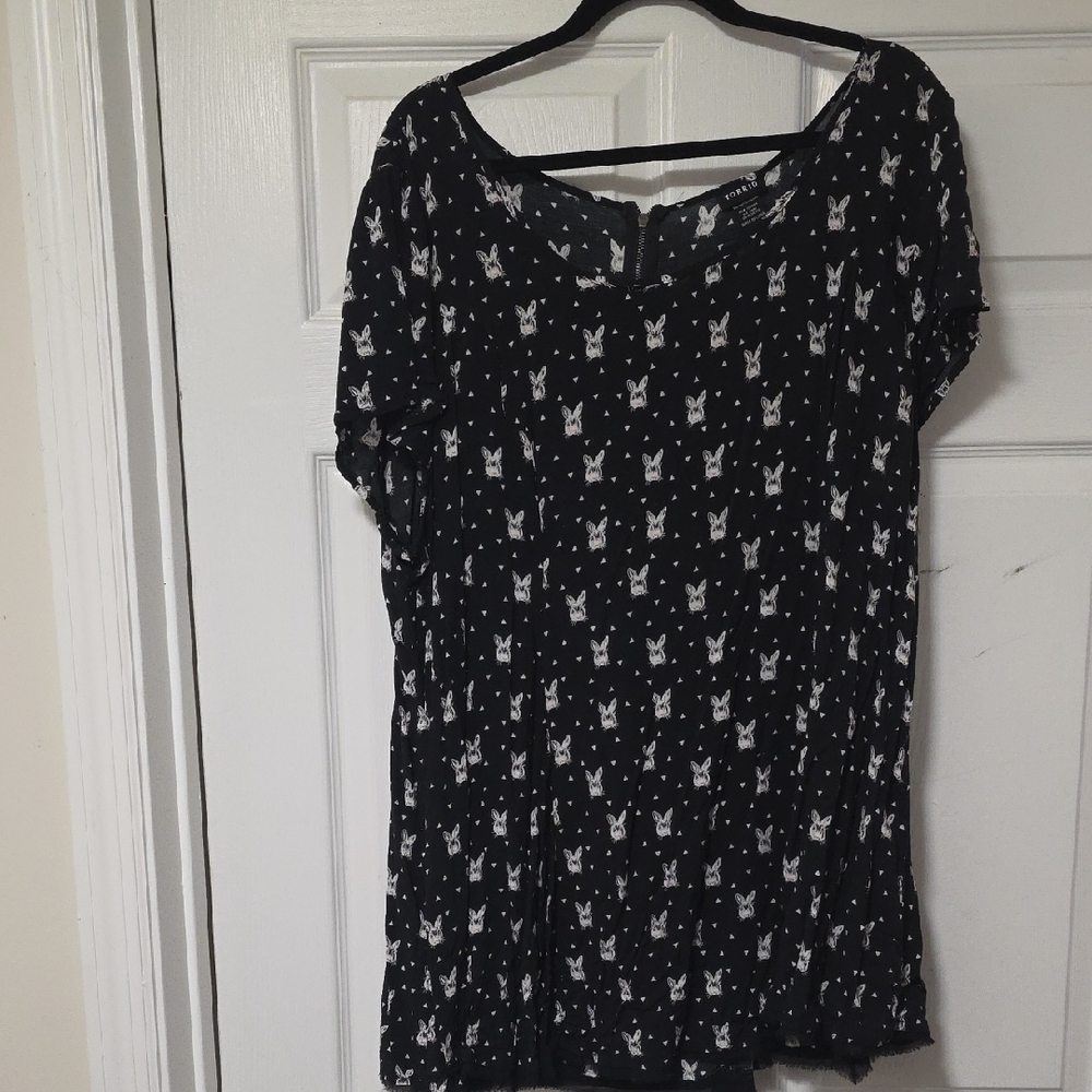 Torrid Black and White Cat Print Short Sleeve Top